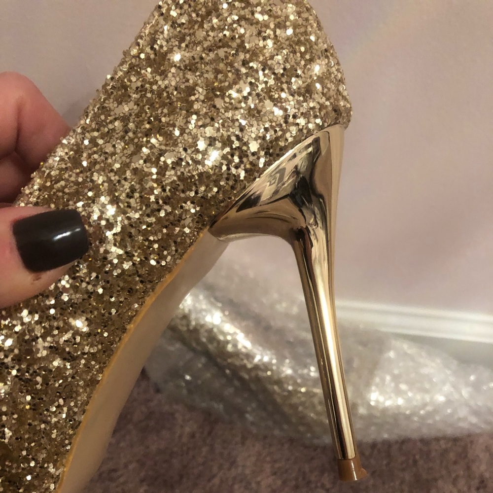“Goldilocks” sparkle pumps - Picture 5 of 7